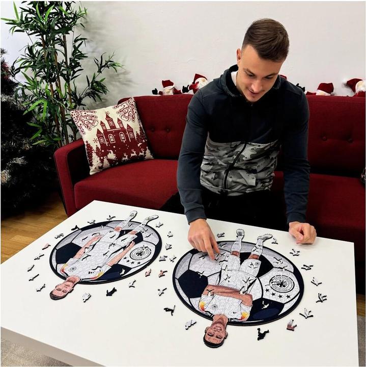 Produktbild Iconic Jamal Musiala (Deutsche Nationalmannschaft) - Holz Puzzle Grösse S (150 Teile) (150 Teile)