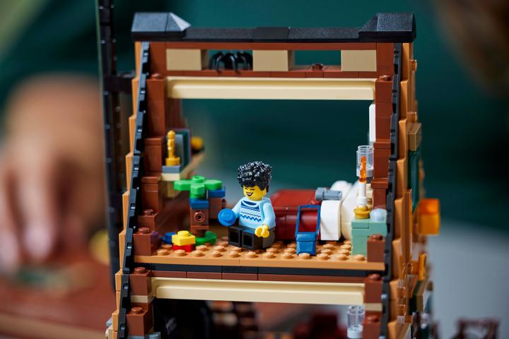 Actual product image LEGO Ideas Finn Cottage 21338 (21338, LEGO Ideas, LEGO Rare Sets)