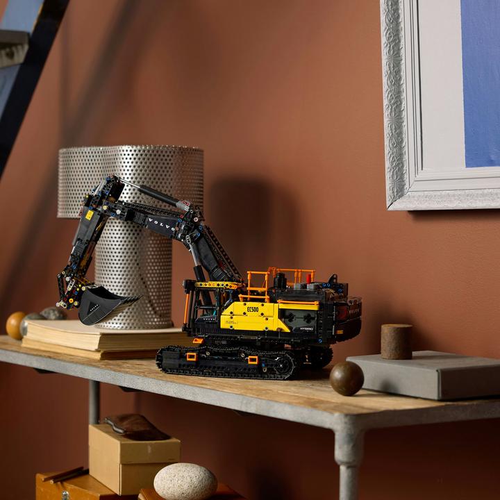 Actual product image LEGO Volvo EC500 Hybrid excavator (42215, LEGO Technic)