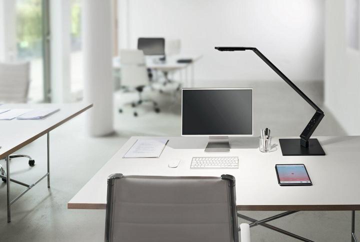 Produktbild Luctra Table Pro 2 Linear Base LED Schreibtischlampe, biologisch wirksames Licht, dimmbar (945 lm)