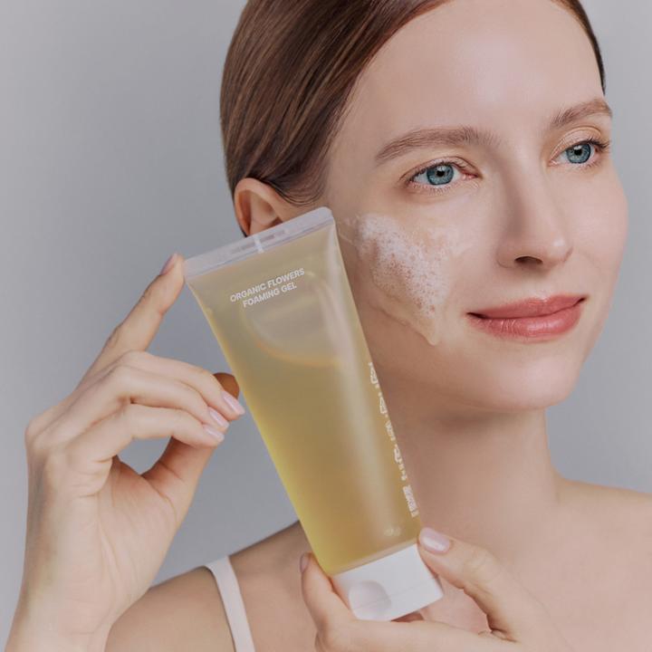 Actual product image Whamisa Organic Flowers Foaming Gel Deep Cleansing and Moisturizing Face Foam with K-Beauty Hyaluronic Acid (Foam, 150 ml)