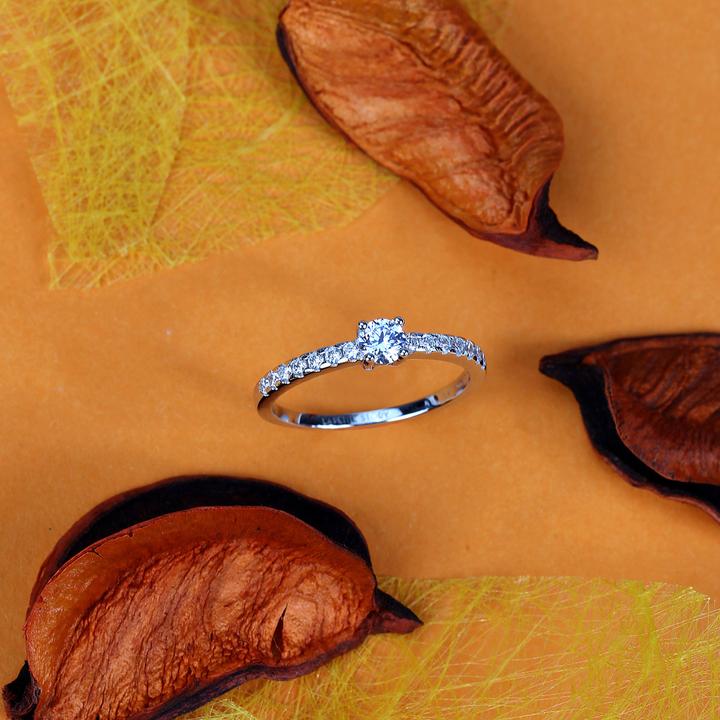 Immagine prodotto La Petite Story Incantevole anello in argento con zirconi Argento LPS03AWV050 - Circuito: 54 mm (54, 925 Argento)