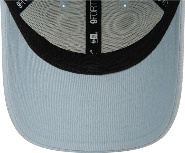 Actual product image New Era 9Forty Strapback Cap - METAL PIN BADGE sky blue