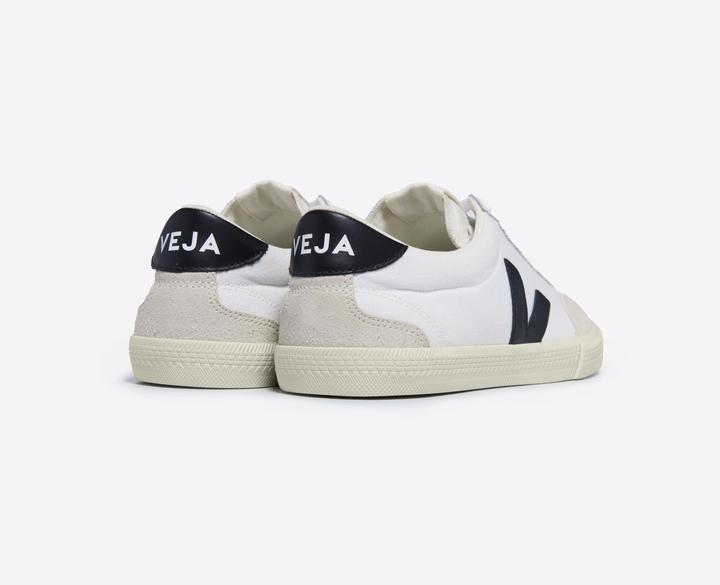 Actual product image Veja Volley (44)