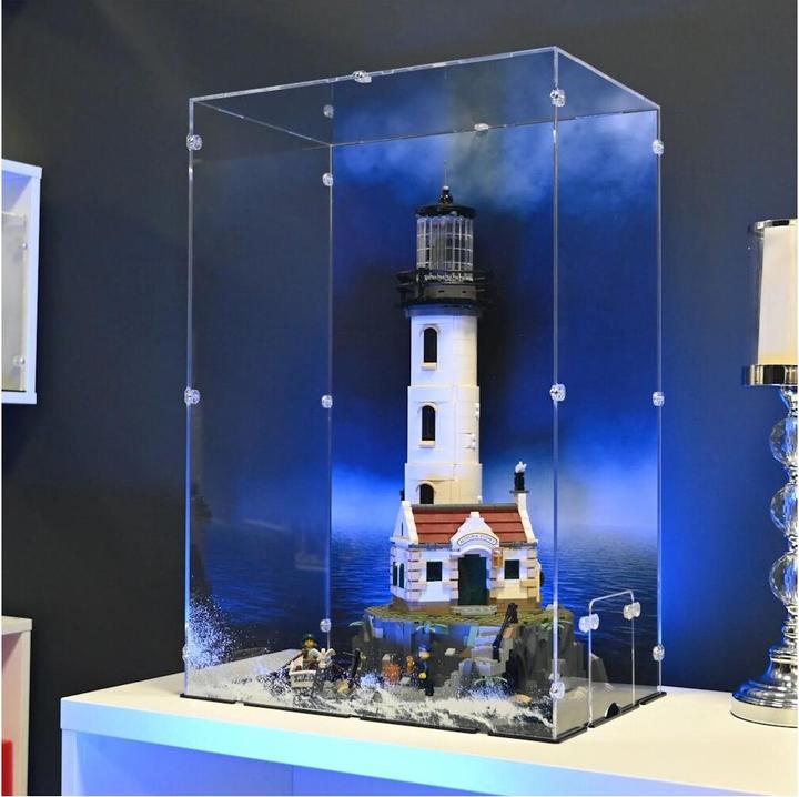 Produktbild iDisplayit Acryl-Display für LEGO® 21335 Motorisierter Leuchtturm (Mit Hintergrundmotiv und schwarzem Boden)