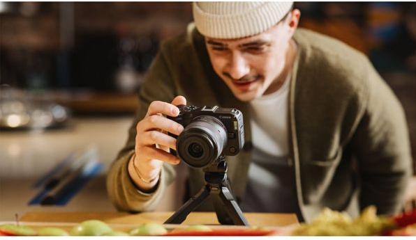 Actual product image Canon EOS R50 V + RF-S 14-30mm F4-6.3 IS STM PZ Kit (14 - 30 mm, 25.50 Mpx, APS-C / DX)