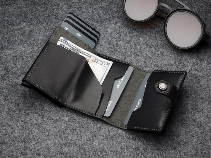 Actual product image Pularys Wallet HIKER + Keychain credit card holder