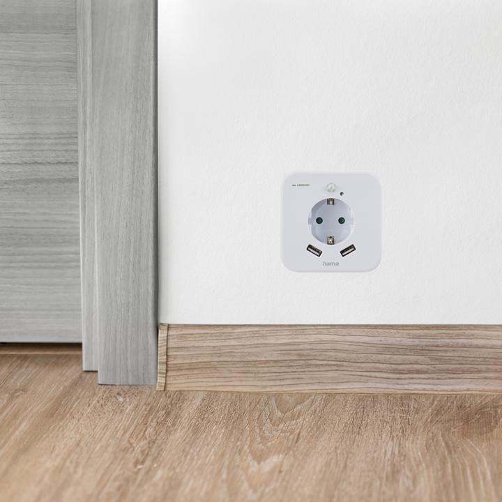 Produktbild Hama LED-Nachtlicht mit Steckdose, 2 USB-Ausgänge, Bewegungsmelder, Lichtsensor