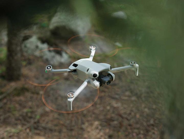 Immagine prodotto DJI Mini 4 Pro Fly More Combo (34 min, 249 g, 48 Mpx)