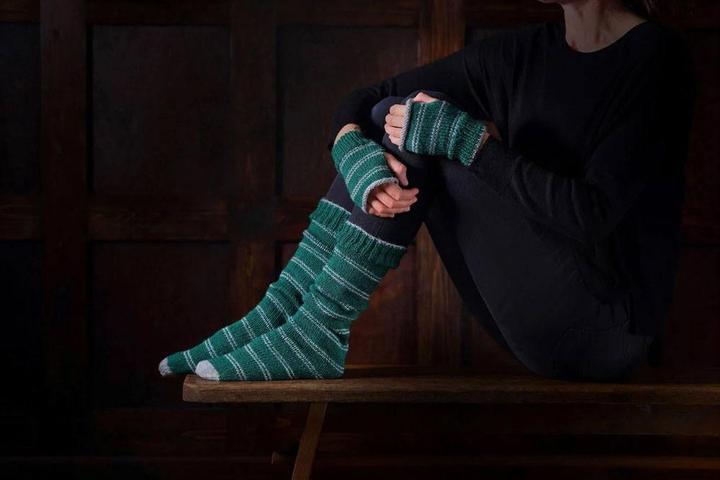 Produktbild Thumbs Up Harry Potter - Slytherin Strick Set Haussocken und Fäustlinge