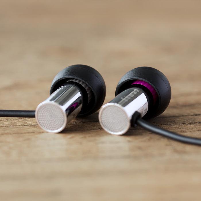 Actual product image FINAL E3000 (Cable)