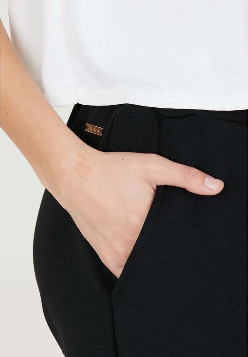 Actual product image Endurance Jacey (M)