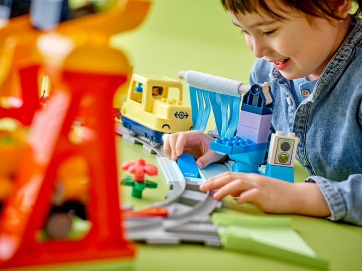Produktbild LEGO Grosse interaktive Eisenbahn (10428)