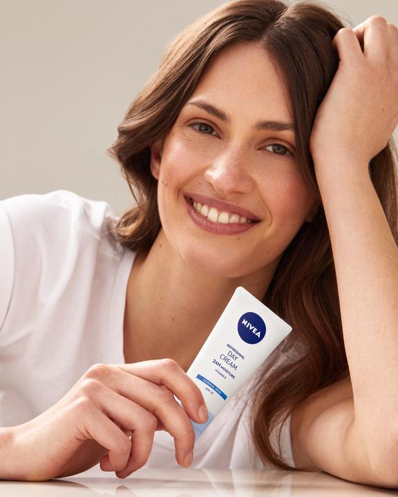 Image du produit NIVEA Erfrischende Tagescreme LSF 15 (50 ml, Crème de jour, SPF 15)