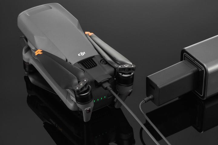 Immagine prodotto DJI Caricabatterie portatile Mavic 3 (Caricabatterie per droni, DJI Mavic 3 Pro Cine, DJI Mavic 3, DJI Mavic 3 Pro, DJI Mavic 3 Cine, DJI Mavic 3 Classic, DJI Avata, DJI Air 3, DJI Neo, DJI Air 3s, Occhiali DJI 2, DJI Avata 2, DJI Flip)