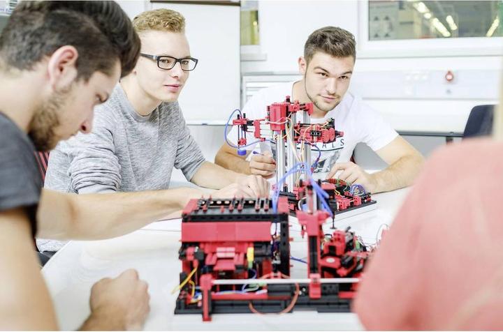 Immagine prodotto Fischertechnik Robot a 3 assi con pinza 24V