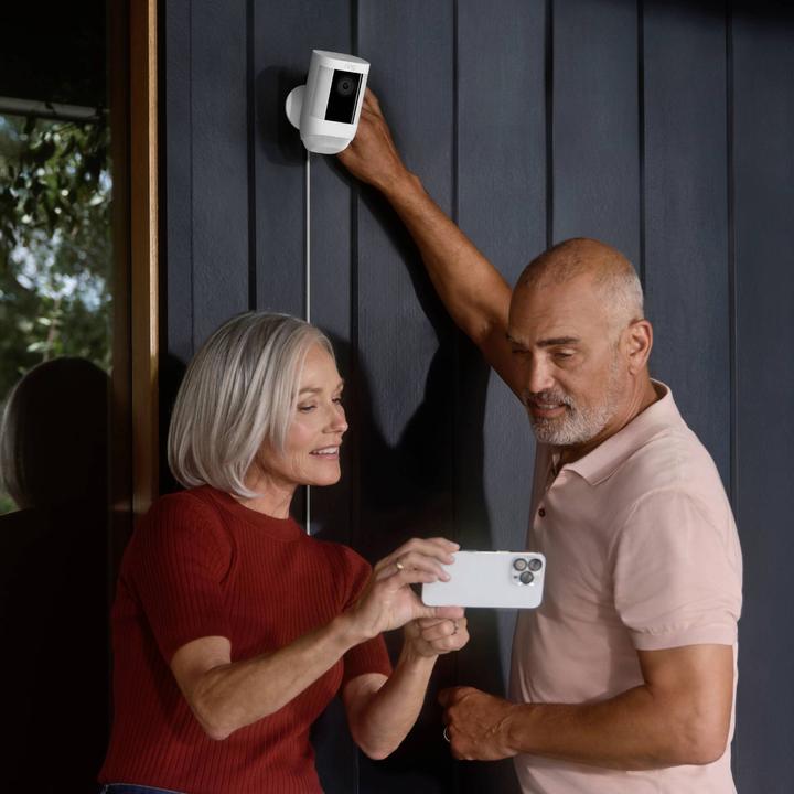 Actual product image Ring Spotlight Cam Pro (1920 x 1080 Pixels)