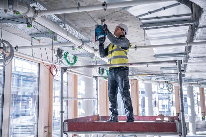 Produktbild Bosch Professional Akku-Bohrhammer mit SDS plus GBH 18V-22, 2 x Akku GBA 18V 4.0Ah, L-BOXX (Akkubetrieb)