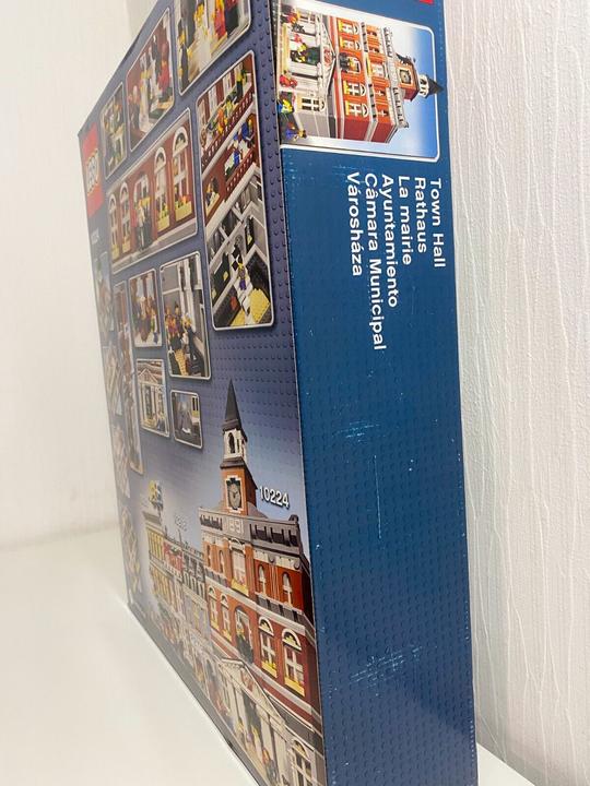 Actual product image LEGO City Hall (10224, LEGO Creator Expert)