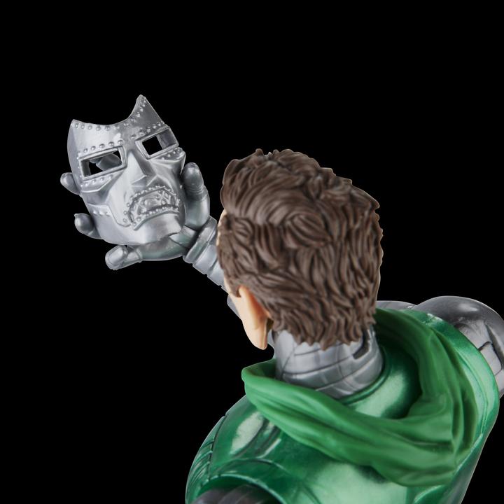 Immagine prodotto Hasbro Statuette Avengers Marvel Legends Capitan Marvel vs. Dottor Destino 15 cm
