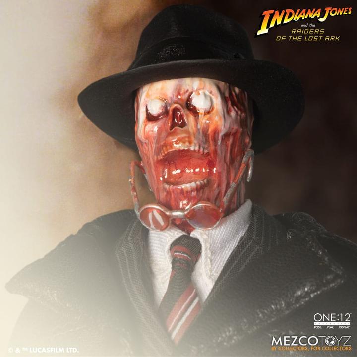Image du produit Mezco Toys Indiana Jones figurine 1/12 Major Toht and Ark of the Covenant Deluxe Boxed Set 16 cm