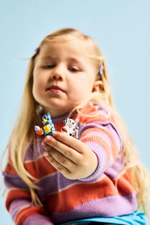 Productafbeelding LEGO Bluey und Chloe auf dem Spielplatz (11201, LEGO Blauwtje)