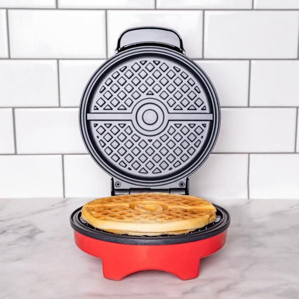 Actual product image Uncanny Brands Pokemon Waffle Maker Pokeball (EU plug)