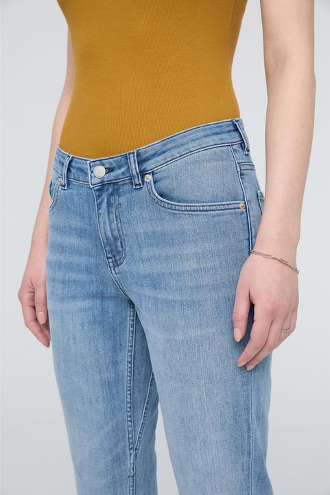Actual product image Du/Er W Performance Denim Girlfriend Jean - Hazy Blue (W26/L30)