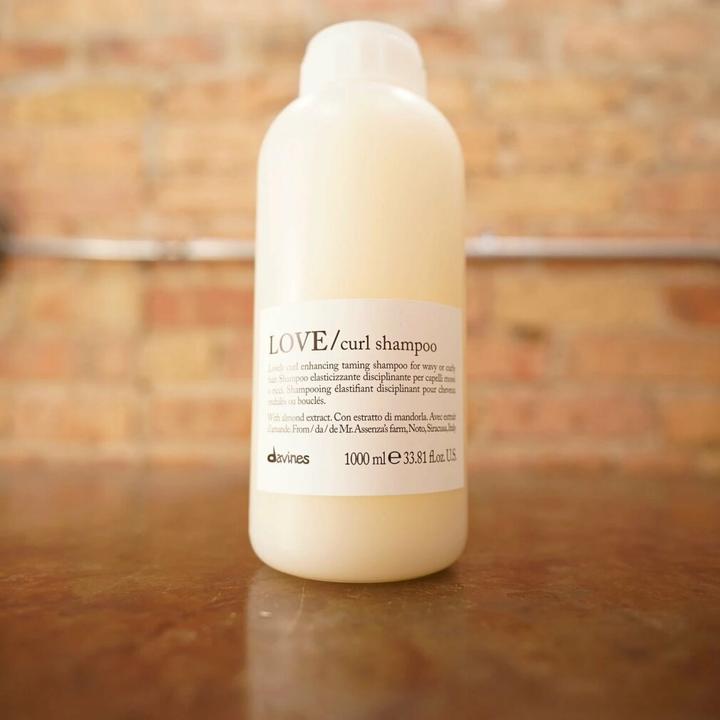 Actual product image Davines Love Curl Shampoo (1000 ml, Liquid shampoo)
