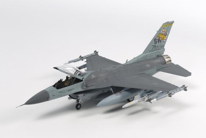 Tamiya Lockheed Martin F-16 CJ