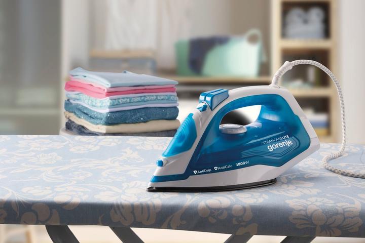 Actual product image Gorenje SIH1800BLT Steam Iron, 1800 W, Water tank capacity 250 ml, Continuous steam 25 g/min, Blue/White (1800 W, 80 g/min)