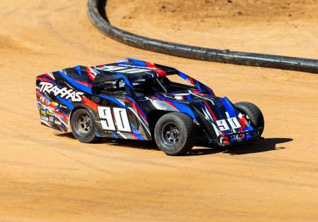 Actual product image Traxxas MUDBOSS SLASH 1:10 2WD EP RTR RED BL-2s BRUSHLESS SANS chargeur et SANS accu (RTR Ready-to-Run)