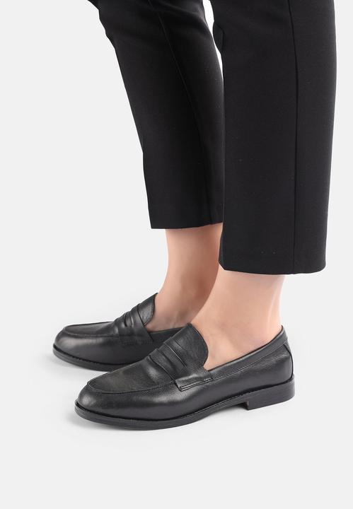 Immagine prodotto Inuovo Questa classica scarpa slip-on è un vero e proprio tuttofare. La scarpa è realizzata con materiali (40)