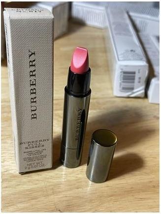 Immagine prodotto Burberry Rossetto Full Kisses da 1,98 g #517 Cremisi Chiaro (#517 Cremisi chiaro)