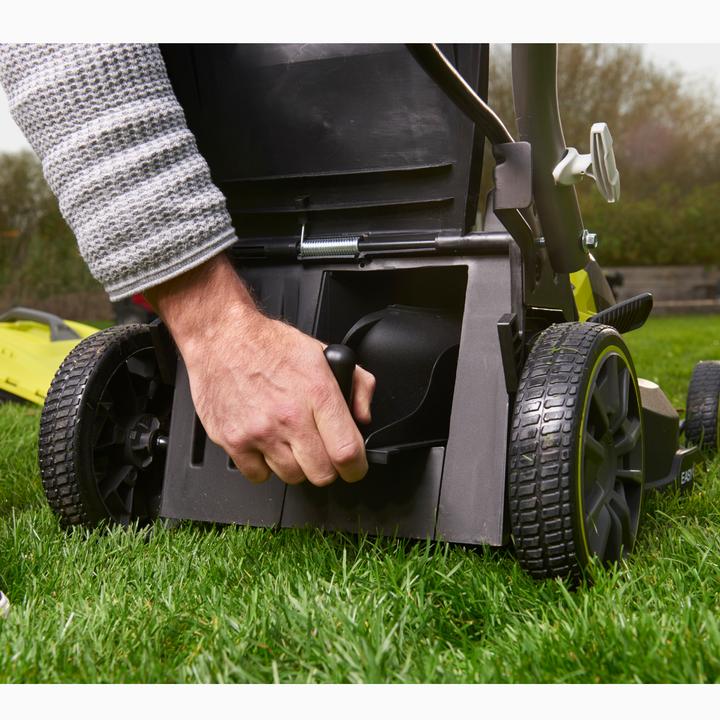 Actual product image Ryobi cordless lawn mower 5133004582 (Rechargeable battery operated)