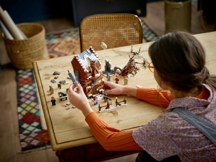 Image du produit LEGO Cabane hurlante et pâturage fouetté (76407, LEGO Harry Potter)
