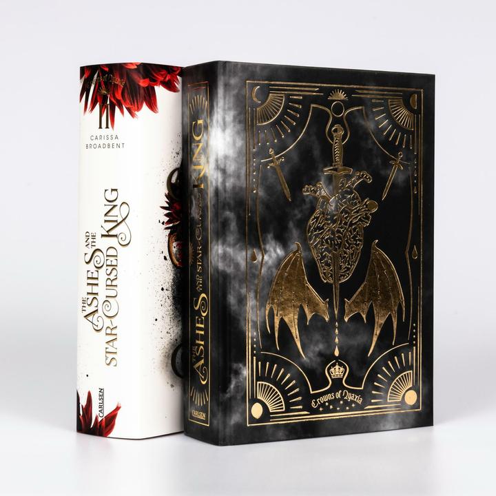 Immagine prodotto The Ashes and the Star-Cursed King (Crowns of Nyaxia 2) (Tedesco, Carissa Broadbent, 2024)