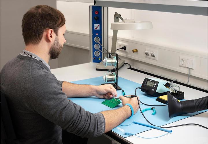 Produktbild Weller Erem Antistatisches ESD Premium Tisch-Lötmatten-Set mit Armband und Spiralkabel (Ablage)