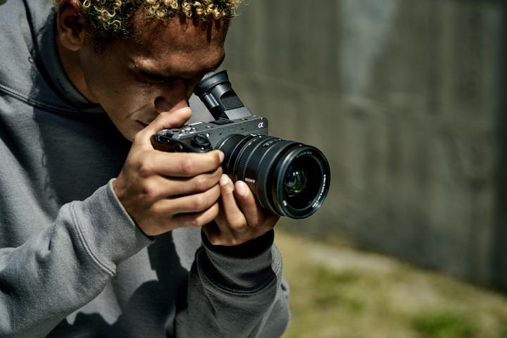 Image du produit Sony Cinema Line FX2 + poignée XLR (33 Mpx, Plein format)