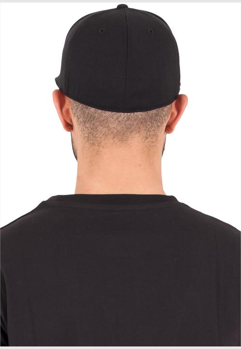 Actual product image Flexfit Premium 210 Fitted (S, M)