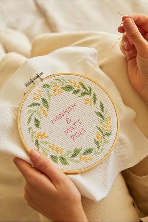 Actual product image DMC Embroidery Set Mindful Making Duo Flower Wreath, Ø 15.7 cm