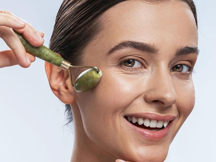 Immagine prodotto Beper C301ABE101 - Rullo per massaggi di giada e pietra per massaggi Gua Sha