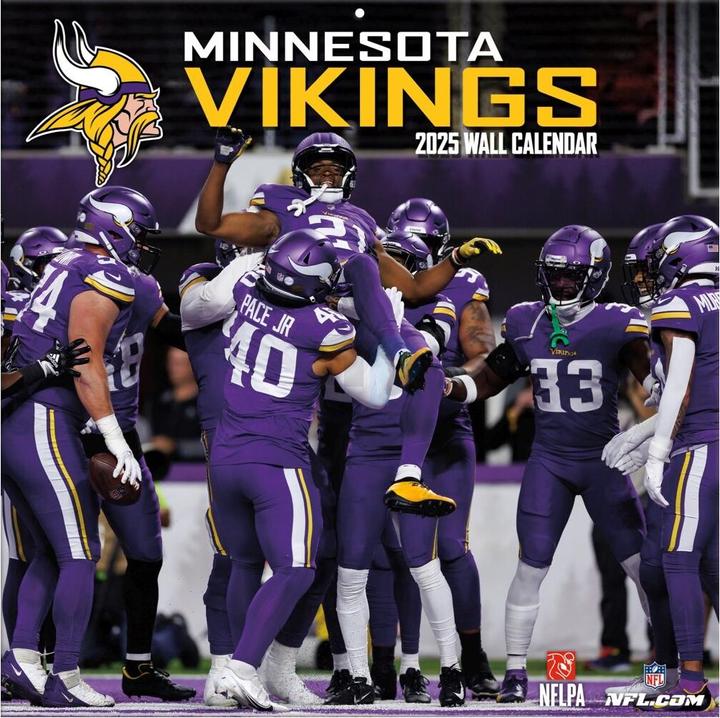 Immagine prodotto NFL - Minnesota Vikings - Calendario da parete della squadra 2025 30,5 x 30,5 cm (30,5 x 30,5 cm, Francese, Italiano, Spagnolo, Tedesco, Inglese)