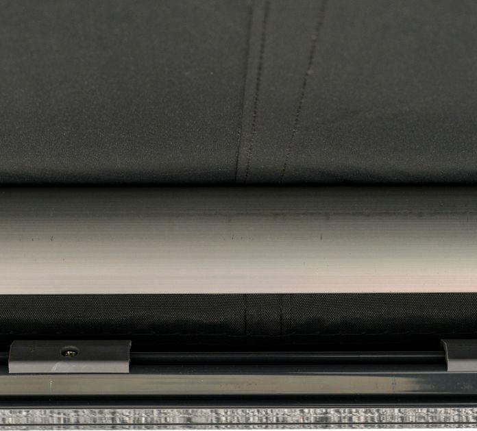 Produktbild Swisshandel24 Elektrische Markise mit Fernbedienung Handkurbel Vollkassettenmarkise Gelenkarmmarkise Sonnenschutz (4 m)