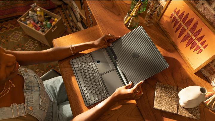 Produktbild Logitech Casa Pop-Up Desk (CH, Kabellos)