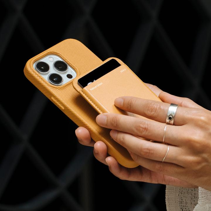 Immagine prodotto Native Union giallo dorato (Apple iPhone 15, Apple iPhone 15 Plus, Apple iPhone 15 Pro Max, Apple iPhone 15 Pro)