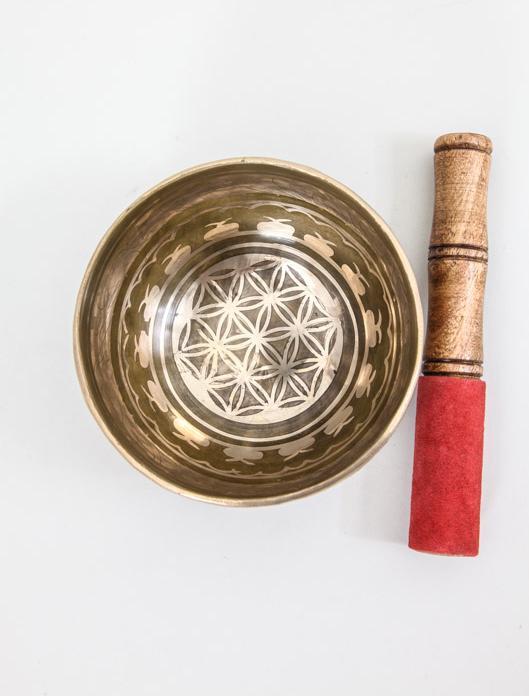 Actual product image Cachet Singing bowl with leather clapper (Singing bowl)