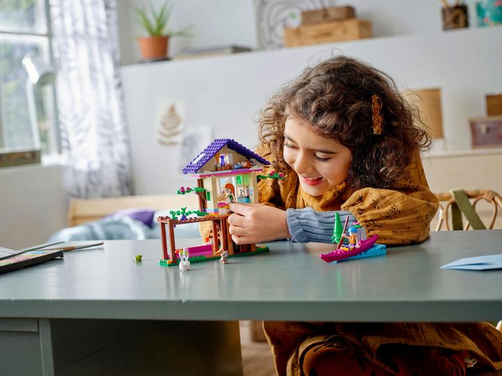 Actual product image LEGO Friends 41679 Forest House (41679, LEGO Friends)