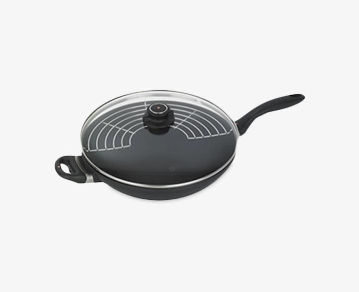 Actual product image Swiss Diamond XDClassic (32 cm, Wok, Cast aluminium)