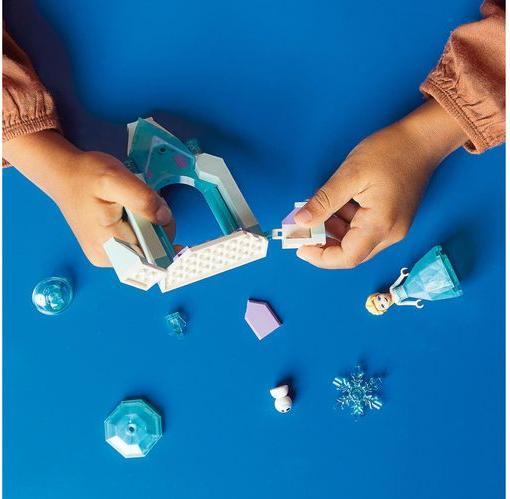 Actual product image LEGO Elsa's castle courtyard (43199, LEGO Disney)